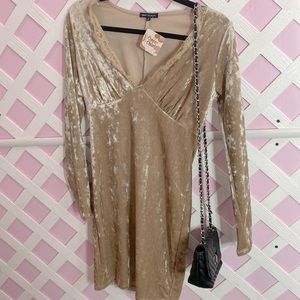 Super cute dress size medium from copper closet